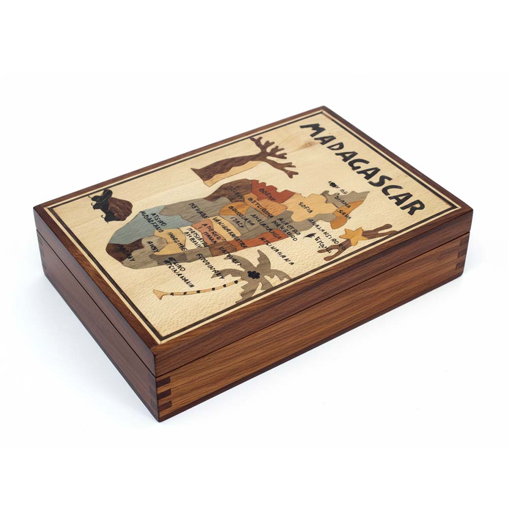 Boite de rangement en bois Carte de Madagascar artisanale